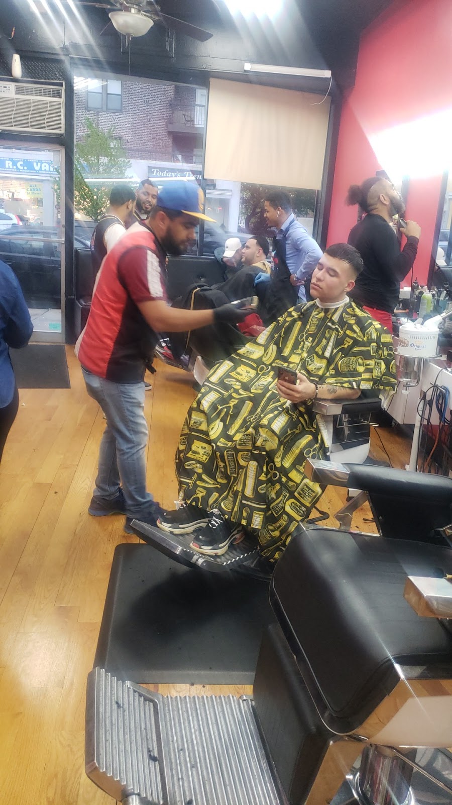 3 Golpes barbershop #1 | 153 North Ave, New Rochelle, NY 10801, USA | Phone: (914) 740-5981