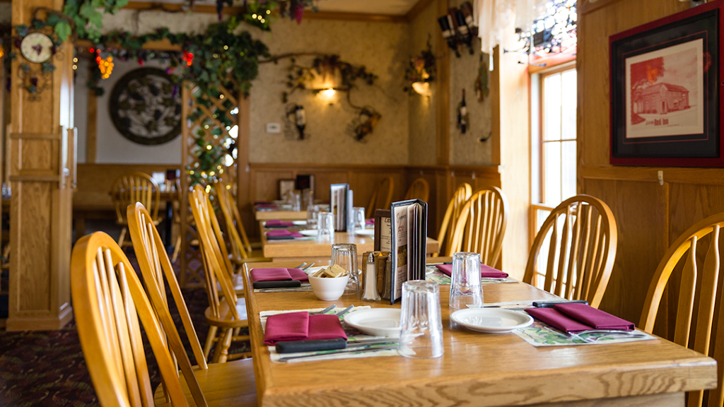 Little Red Inn | 4900 WI-175, Hartford, WI 53027, USA | Phone: (262) 644-8181