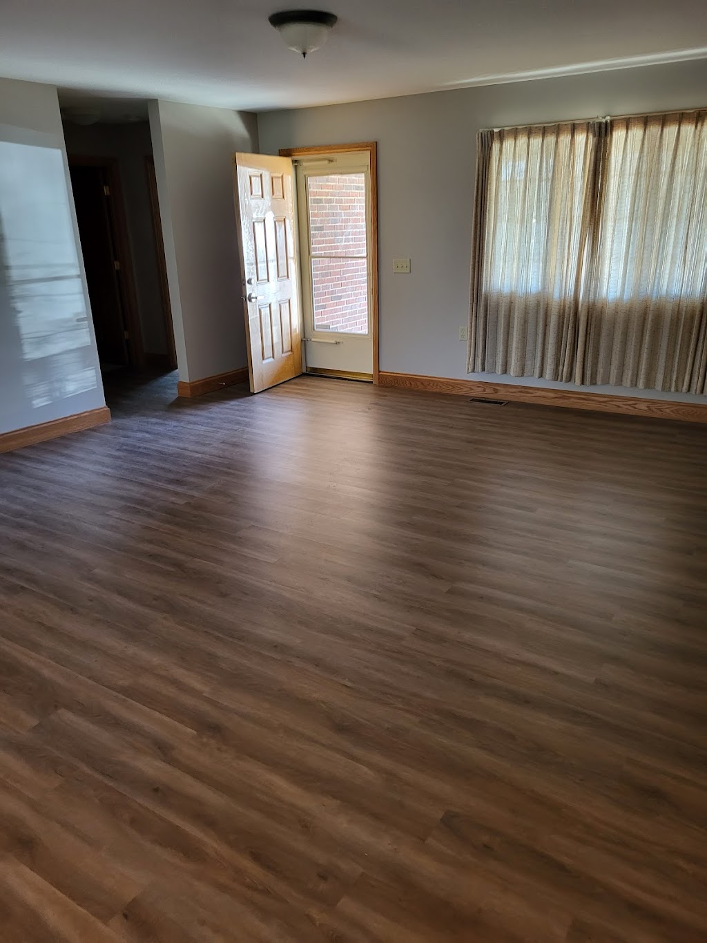 Commercial Carpet & Tile | 1400 Sandusky St, Fostoria, OH 44830, USA | Phone: (419) 435-8577