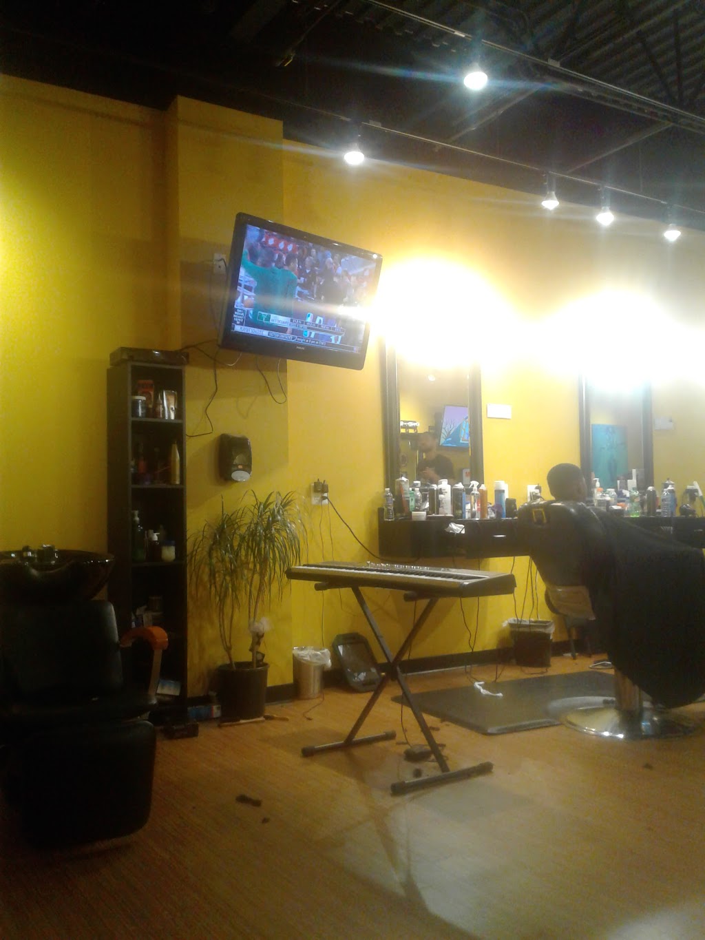 Christophers Barber Studio | 6010 Meadowridge Center Dr Suite E, Elkridge, MD 21075, USA | Phone: (410) 799-8444