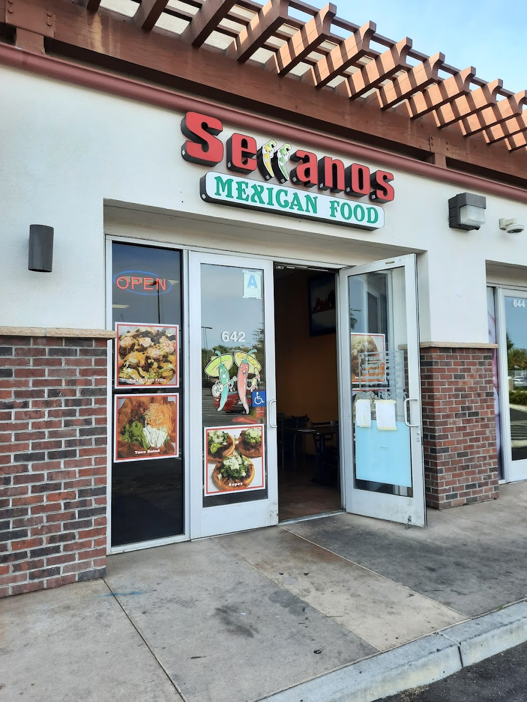 Serranos Mexican Food | 642 W Mission Ave, Escondido, CA 92025, USA | Phone: (760) 291-1229