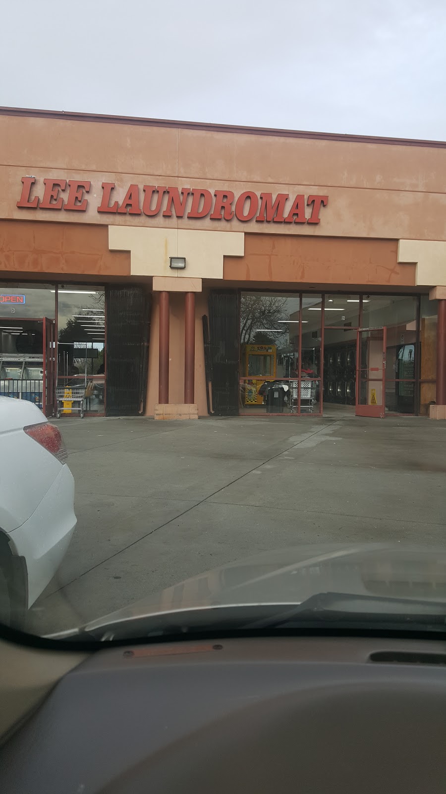 Lee Laundromat in 3161 Senter Rd UNIT D, San Jose, CA 95111, USA