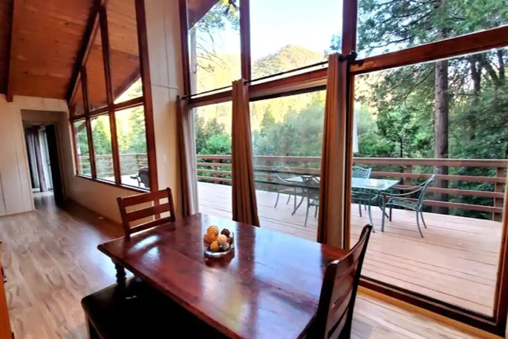 Redwood Retreat | 1866 James Dr, Springville, CA 93265, USA | Phone: (559) 788-8555