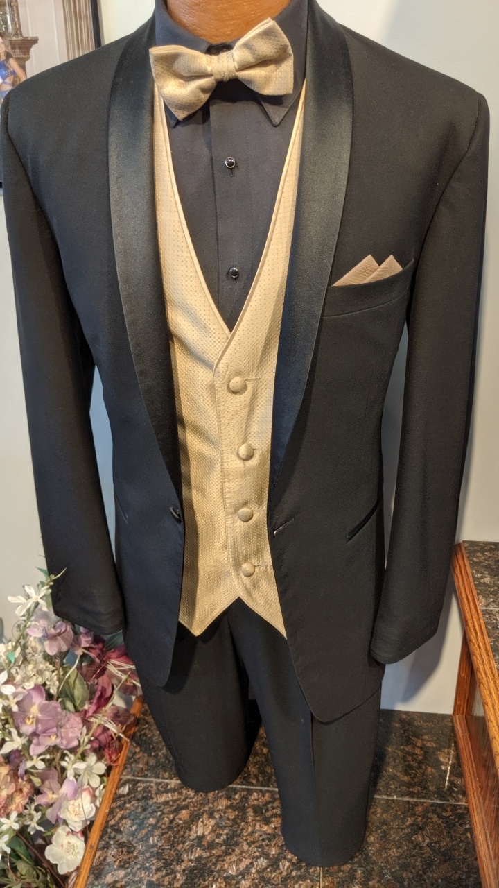 Wesner Tuxedo | 44585 Schoenherr Rd, Sterling Heights, MI 48313, USA | Phone: (586) 254-3838