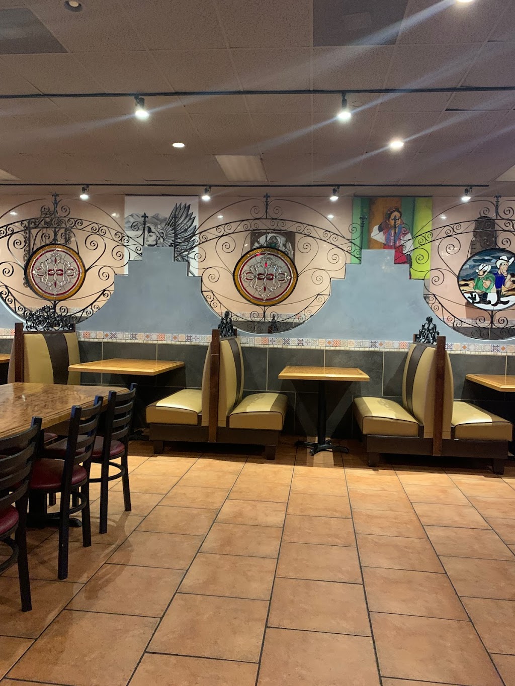 Compadres Mexican Restaurant | 115 Siler Crossing, Siler City, NC 27344, USA | Phone: (919) 663-5600