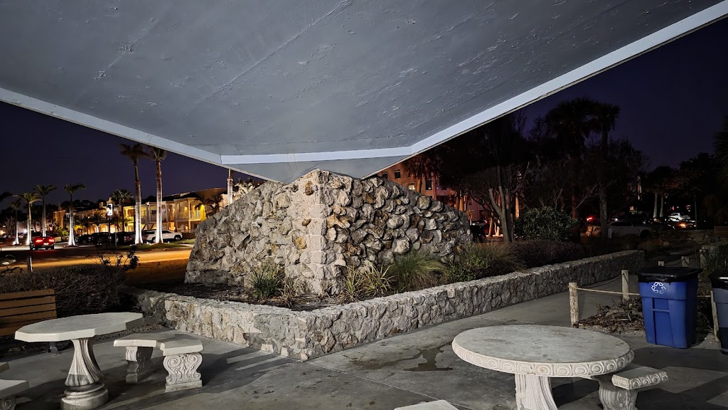 Pilot House on Venice Beach | 101 The Esplanade N, Venice, FL 34285, USA | Phone: (941) 416-3478