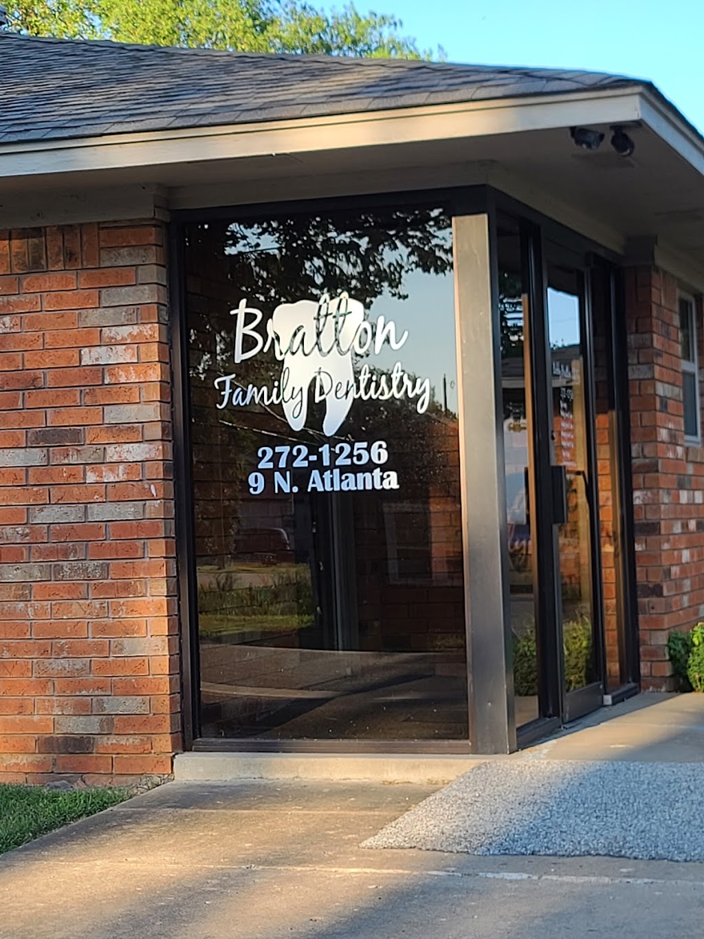 Bratton Bob DDS | 9 N Atlanta St, Owasso, OK 74055, USA | Phone: (918) 272-1256