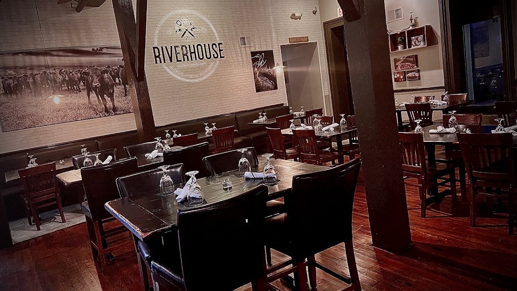 Riverhouse Restaurant | 101 Commercial St, Atchison, KS 66002, USA | Phone: (913) 372-0072