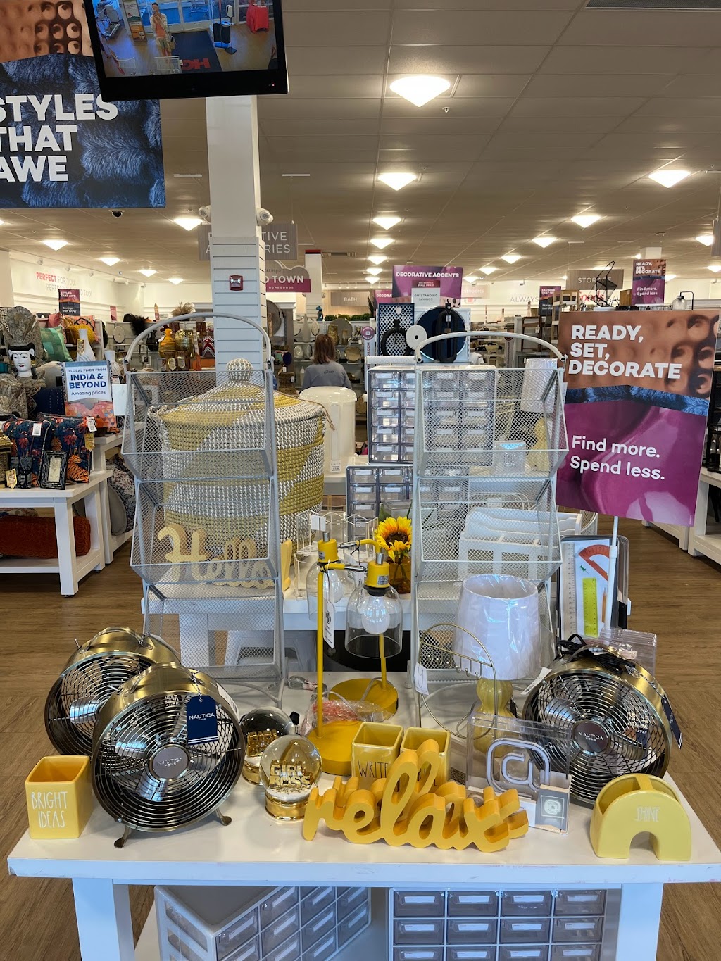 HomeGoods | 1 Commerce Way, Plymouth, MA 02360, USA | Phone: (508) 747-0361