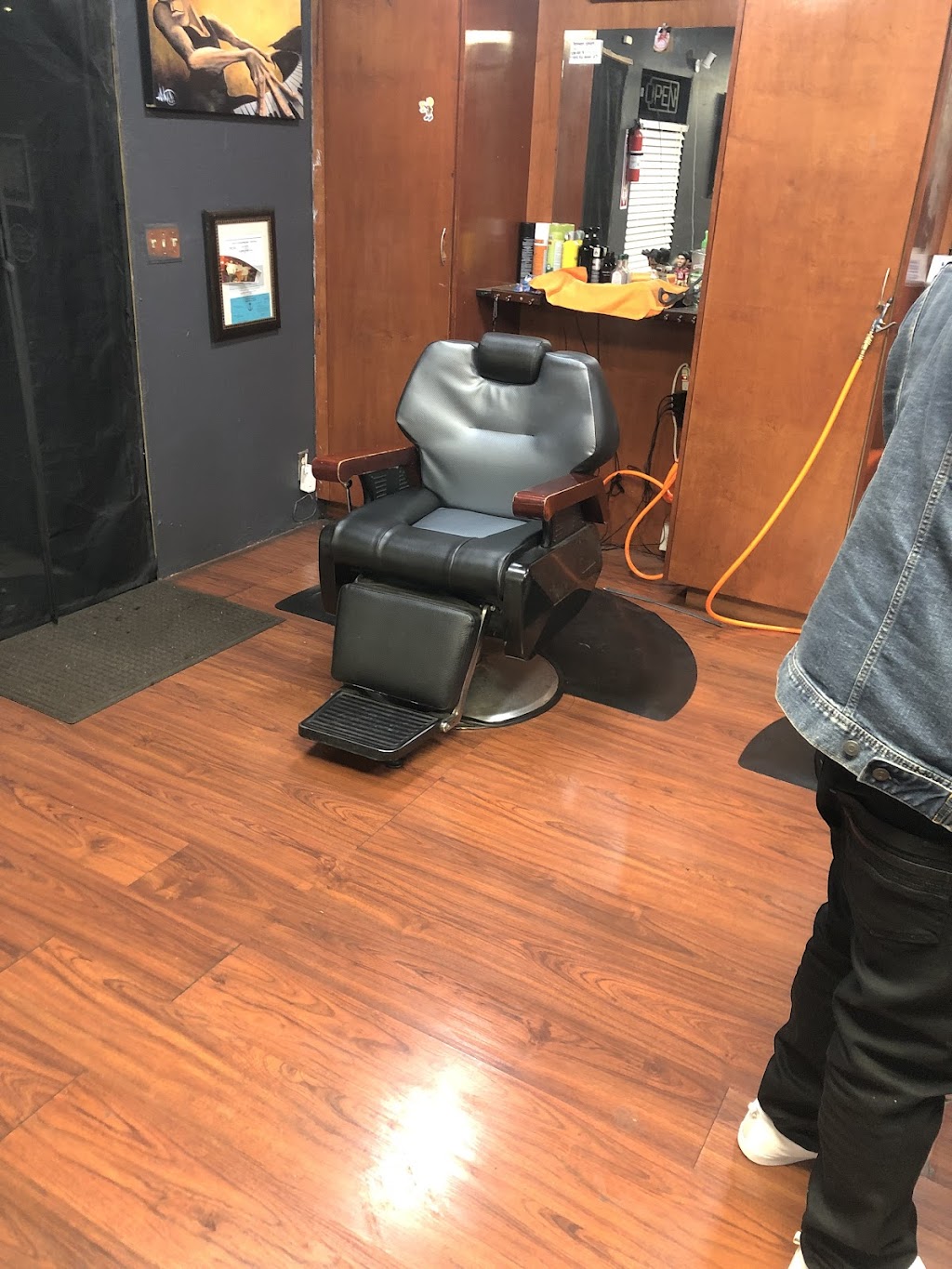 Dilema barber shop | 3984 Railroad Ave, Pittsburg, CA 94565, USA | Phone: (925) 698-7569
