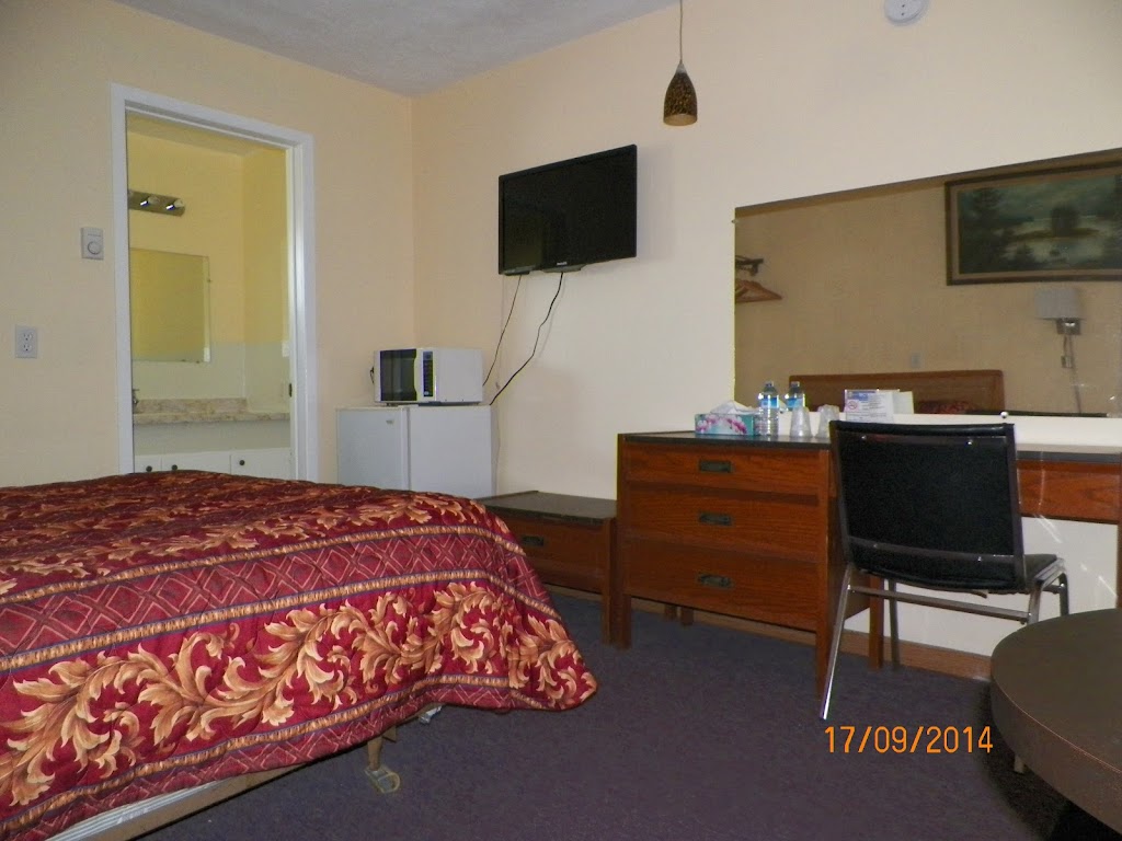 Sun Parlor Motel | 135 Talbot St W, Leamington, ON N8H 1N2, Canada | Phone: (519) 326-6131