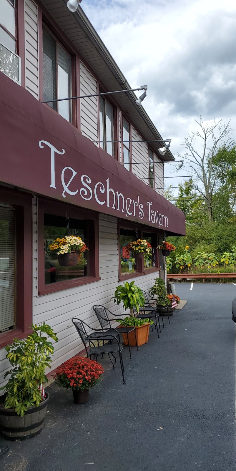 Teschners Tavern | 4252 Broadview Rd, Richfield, OH 44286, USA | Phone: (330) 659-9094