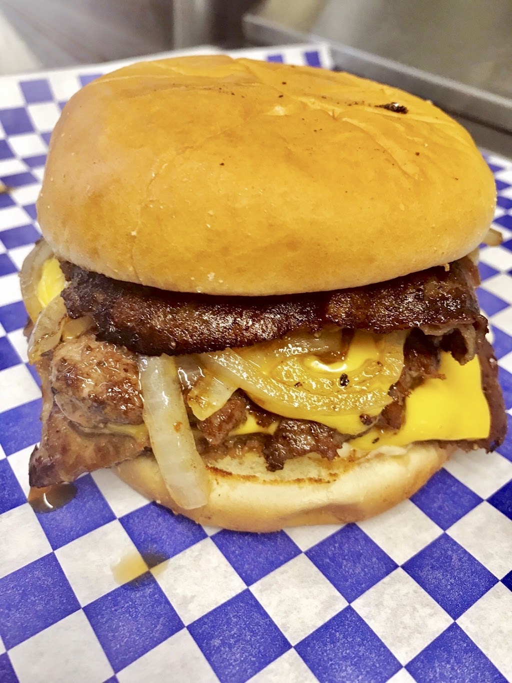 Week-End Burgers | 5600 National Turnpike, Louisville, KY 40214, USA | Phone: (502) 742-9027