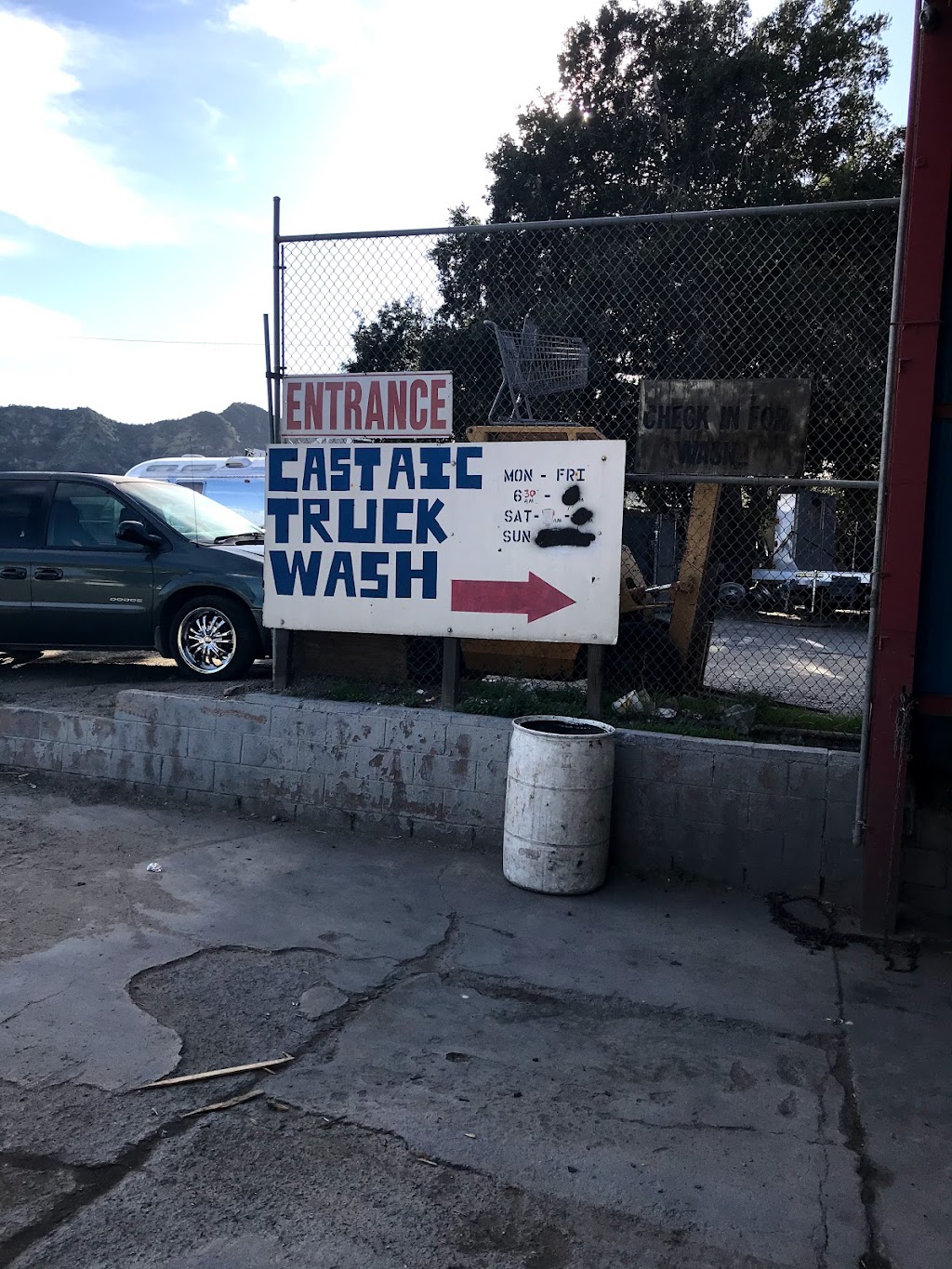 Castaic Truck Wash | 31557 Castaic Rd, Castaic, CA 91384, USA | Phone: (661) 295-8188