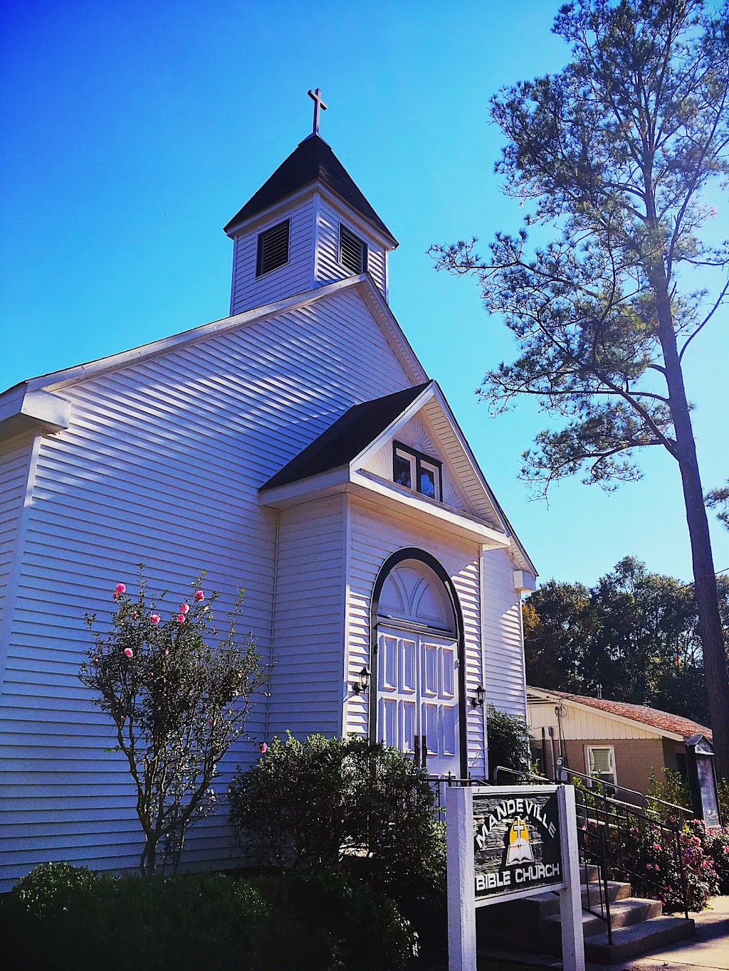 Mandeville Bible Church | 217 Carroll St, Mandeville, LA 70448, USA | Phone: (985) 626-3314