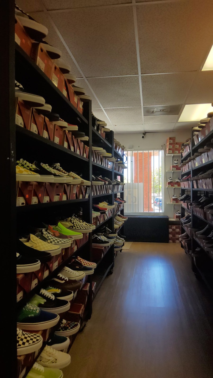 Vans Shoe Plaza Vista | 830 E Vista Way Suite #119, Vista, CA 92084, USA | Phone: (760) 718-2162