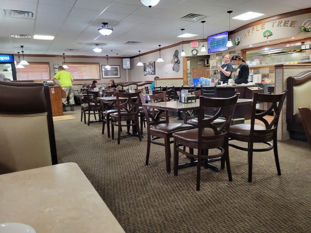 Apple Tree Family Restaurant | 675 Park Ave, Columbus, WI 53925, USA | Phone: (920) 623-4518