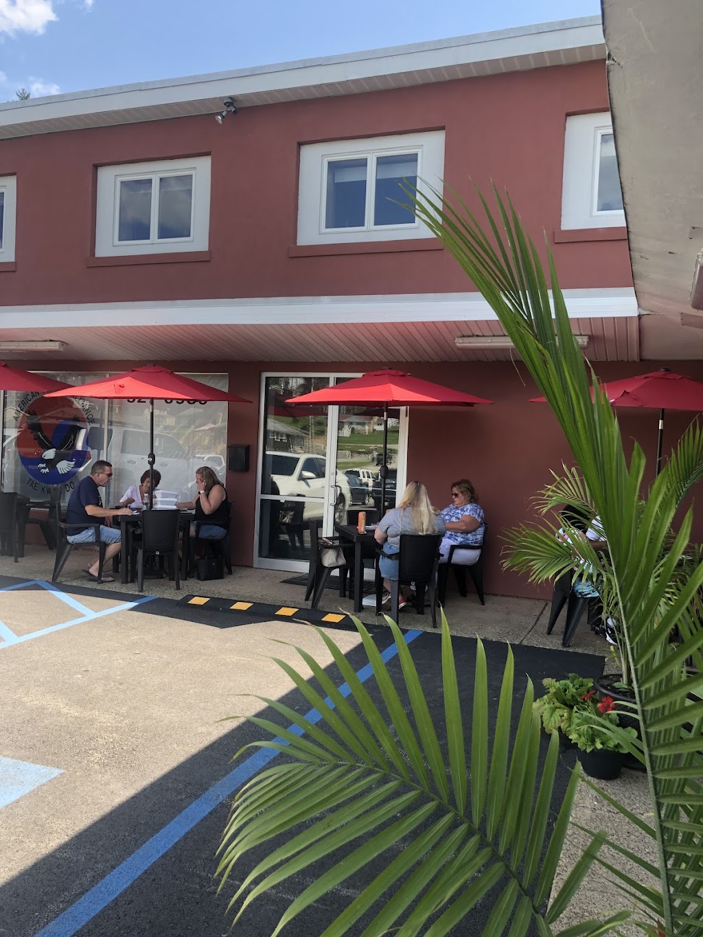 Brooklyn's Lobster Shack in 1 Dolly Ave, PA 15644, USA