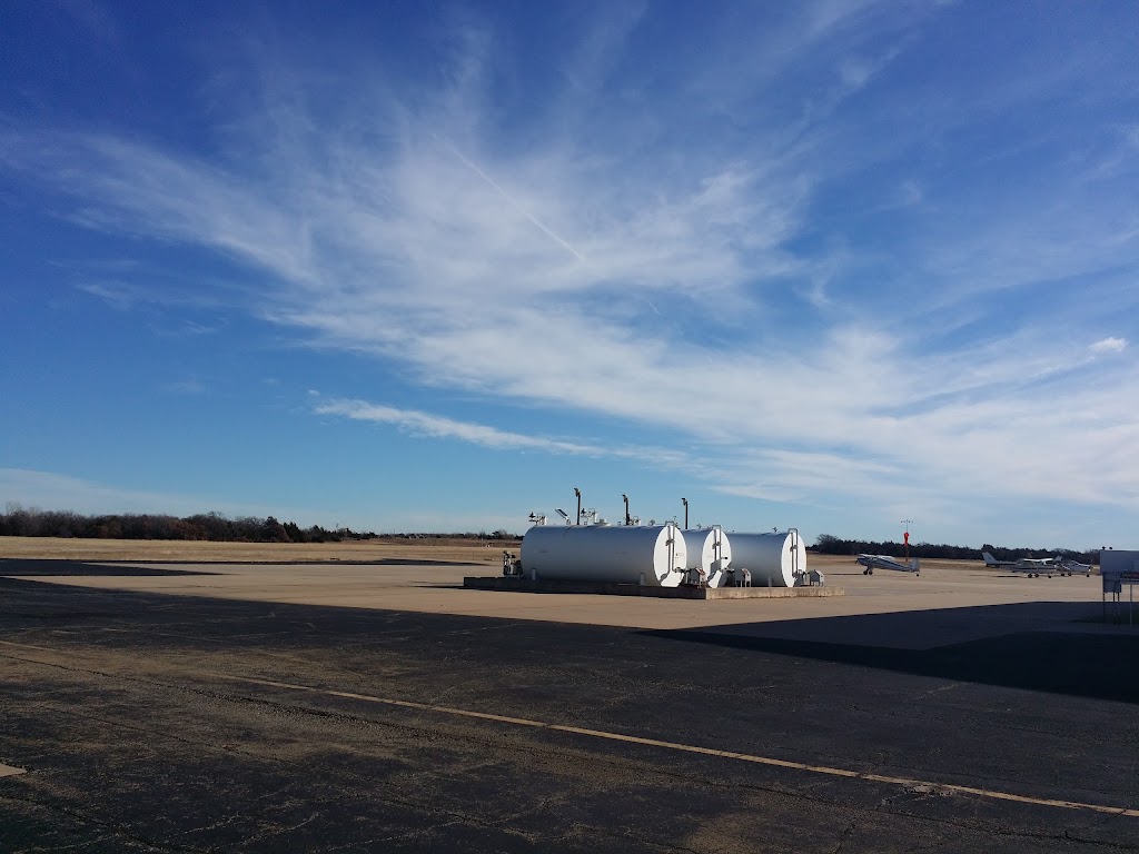 Guthrie-Edmond Regional Airport | 520 Airport Rd, Guthrie, OK 73044, USA | Phone: (405) 282-2312