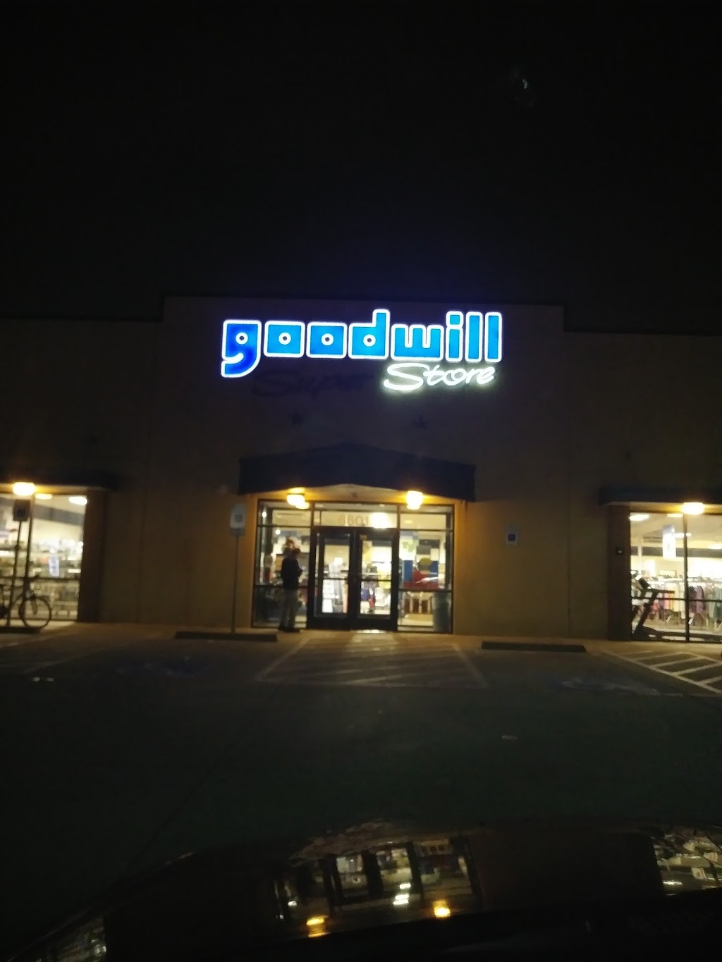 Goodwill Store - Lake Worth | 6601 Azle Ave, Lake Worth, TX 76135 | Phone: (817) 238-6100