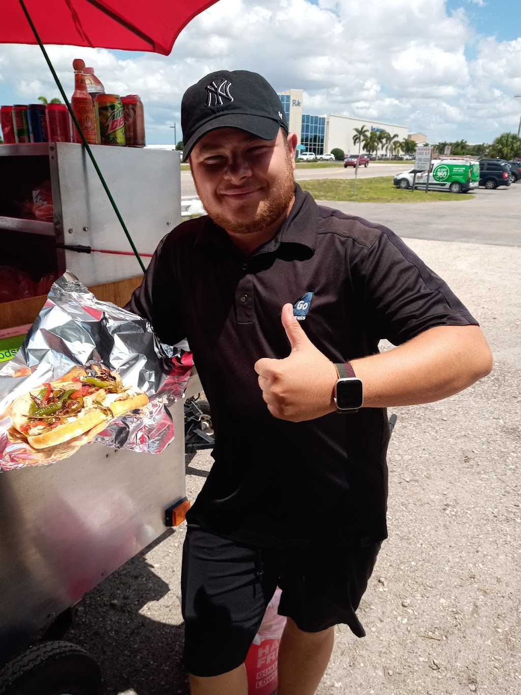 Junkyard Dawgs Food Stand | 8251 15th St E, Sarasota, FL 34243, USA | Phone: (941) 545-4612