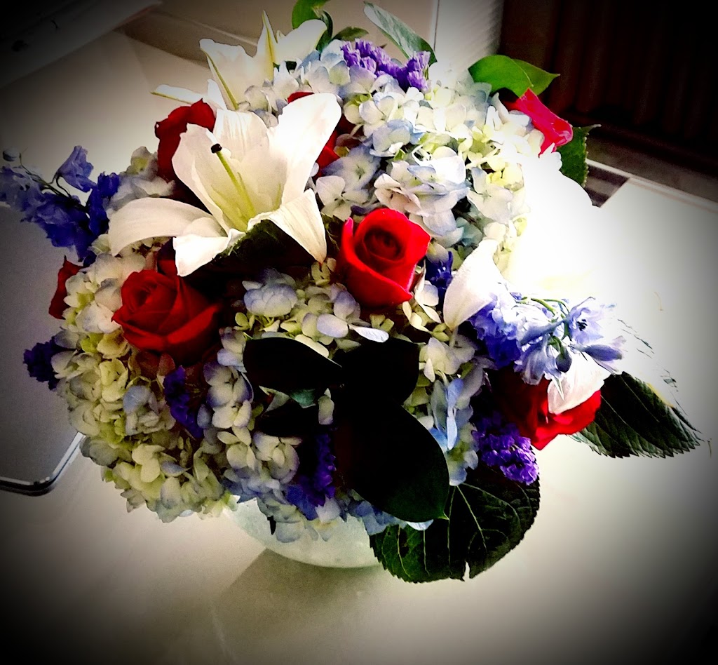 Flower & Gifts By Renee | 6914 Schaefer Rd, Dearborn, MI 48126, USA | Phone: (313) 584-1010