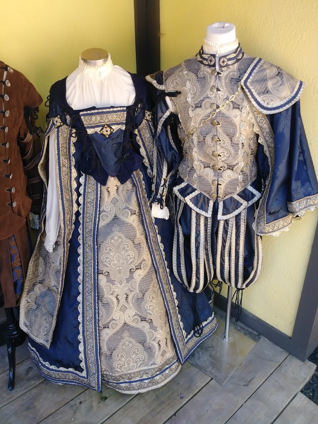 Pendragon Costumes | Waxahachie, TX 75167, USA | Phone: (661) 257-0406