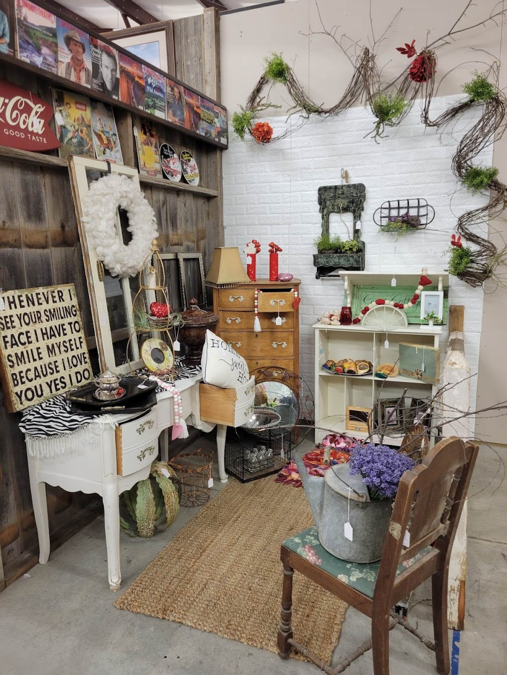 Paramount East Antique Mall | 10187 US-54, Augusta, KS 67010 | Phone: (316) 775-3999