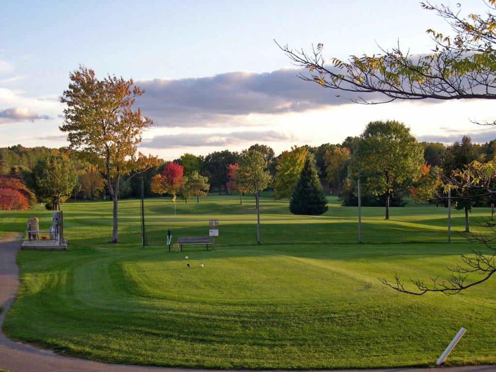 Fairfield Hills Golf Course & Range | S3308 Fox Hill Rd, Baraboo, WI 53913, USA | Phone: (608) 356-5524