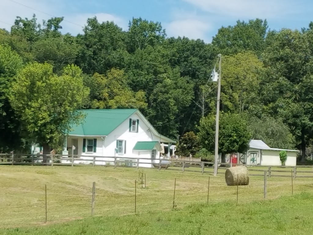 Jackson Farm Sweet Tea Cottage | 3758 Robinson Rd, Thompsons Station, TN 37179, USA | Phone: (615) 604-9791