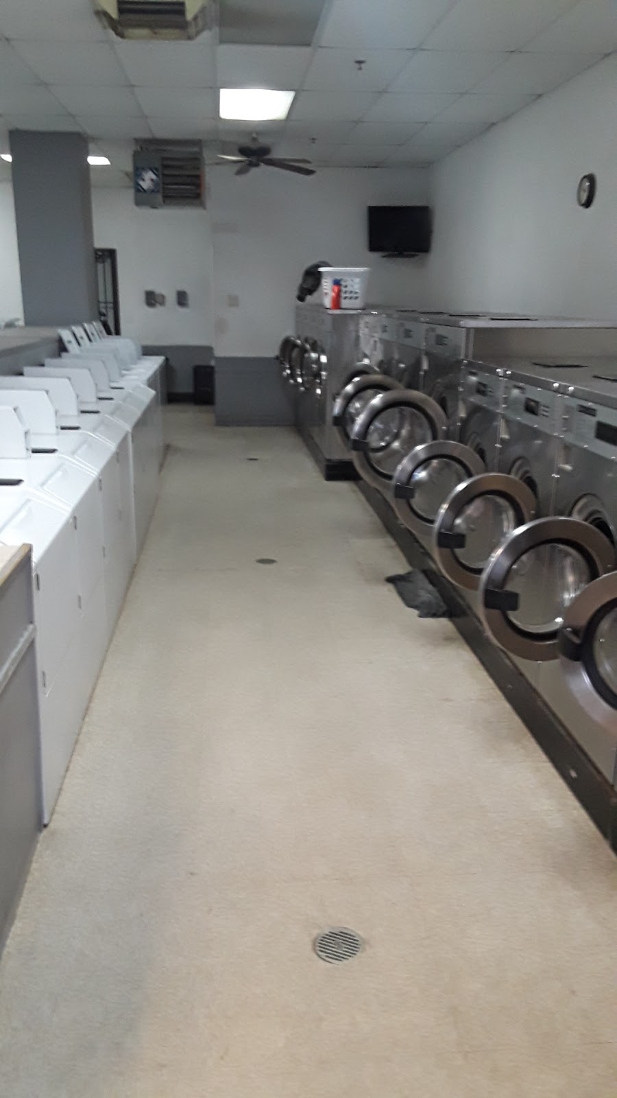 L & L Laundromat | 1432 N Cedar Ave, Fresno, CA 93703, USA | Phone: (559) 251-8302