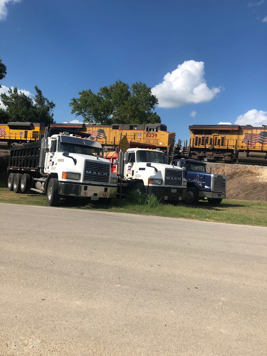 GSJ trucking | 689 Kovar Rd, Flatonia, TX 78941, USA | Phone: (512) 284-2076