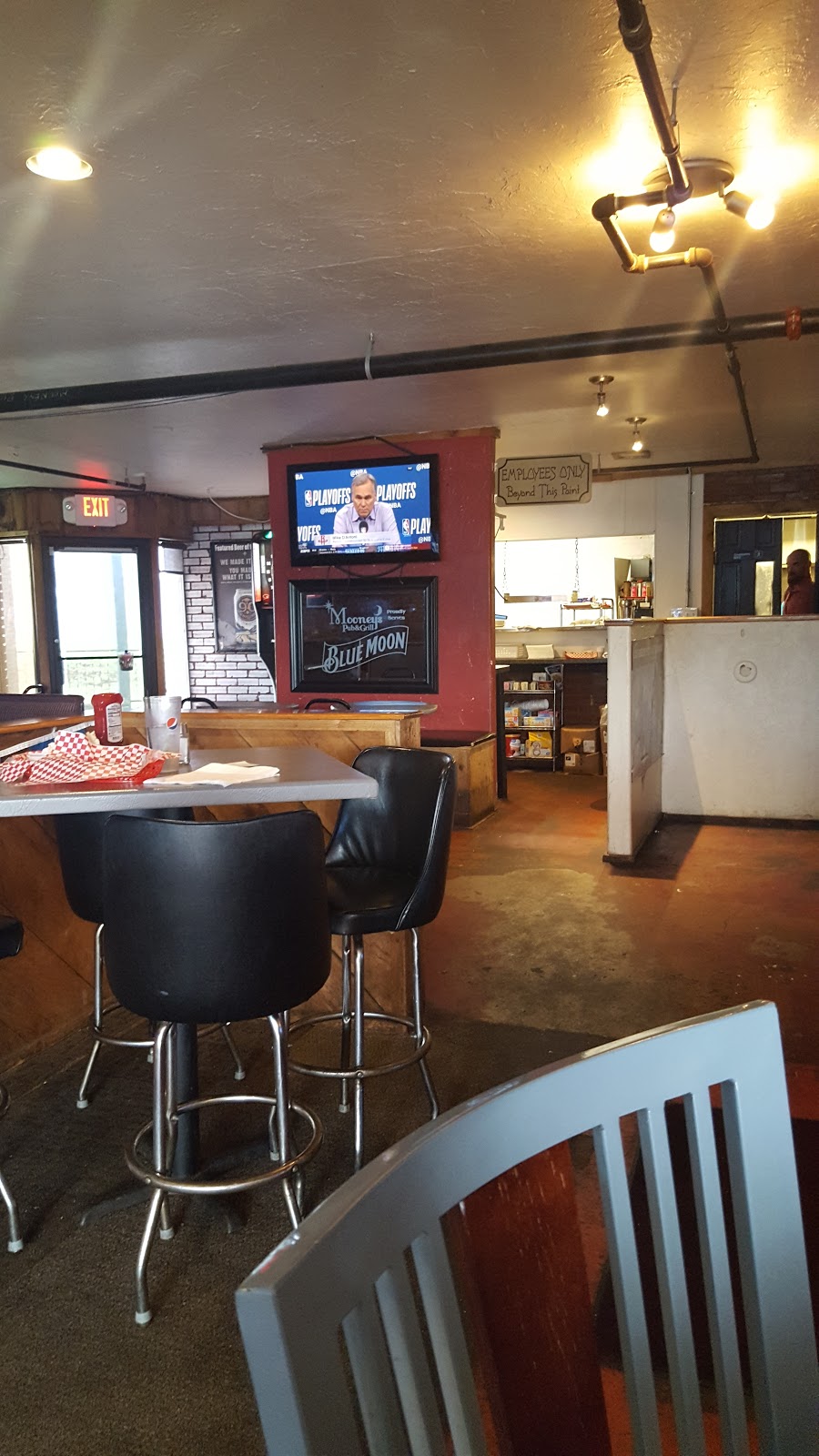 Mooney's Pub & Grill 6221 N Interstate Dr, Norman, OK 73069