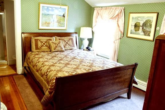 Coolidge Corner Guest House | 17 Littell Rd, Brookline, MA 02446, USA | Phone: (617) 734-4041