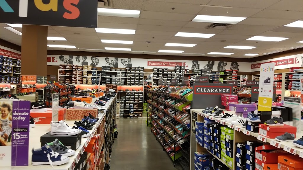 Famous Footwear Outlet | ARIZONA MILLS, 5000 S Arizona Mills Cir SUITE 251, Tempe, AZ 85282, USA | Phone: (602) 824-5557