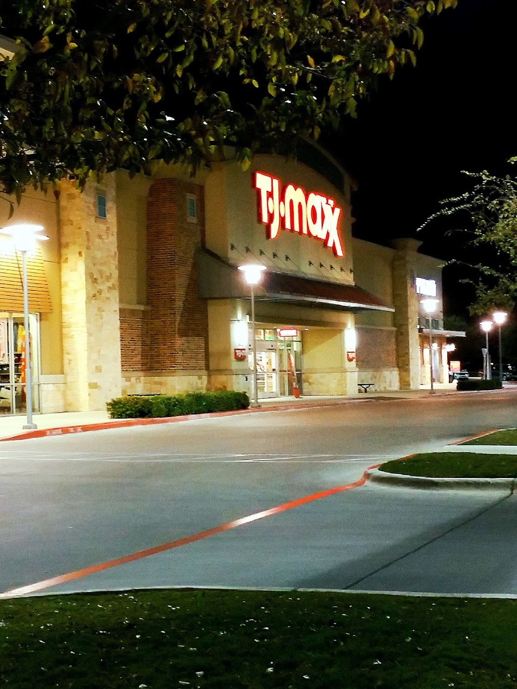 T.J. Maxx | 239 Creekside Crossing, New Braunfels, TX 78130, USA | Phone: (830) 629-2849