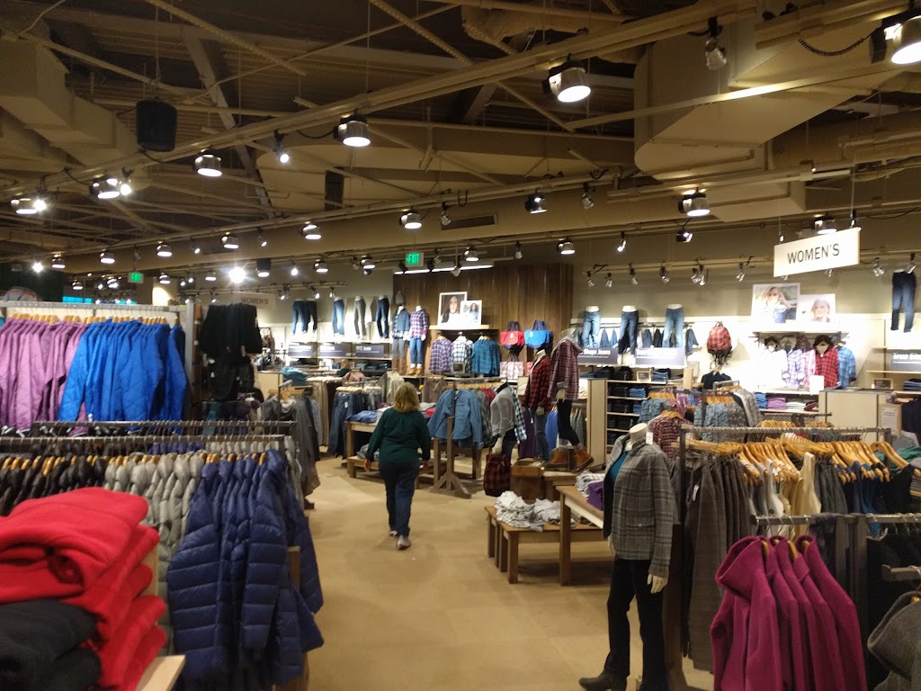 L.L.Bean | 700 Paramus Park, Paramus, NJ 07652, USA | Phone: (888) 490-3837