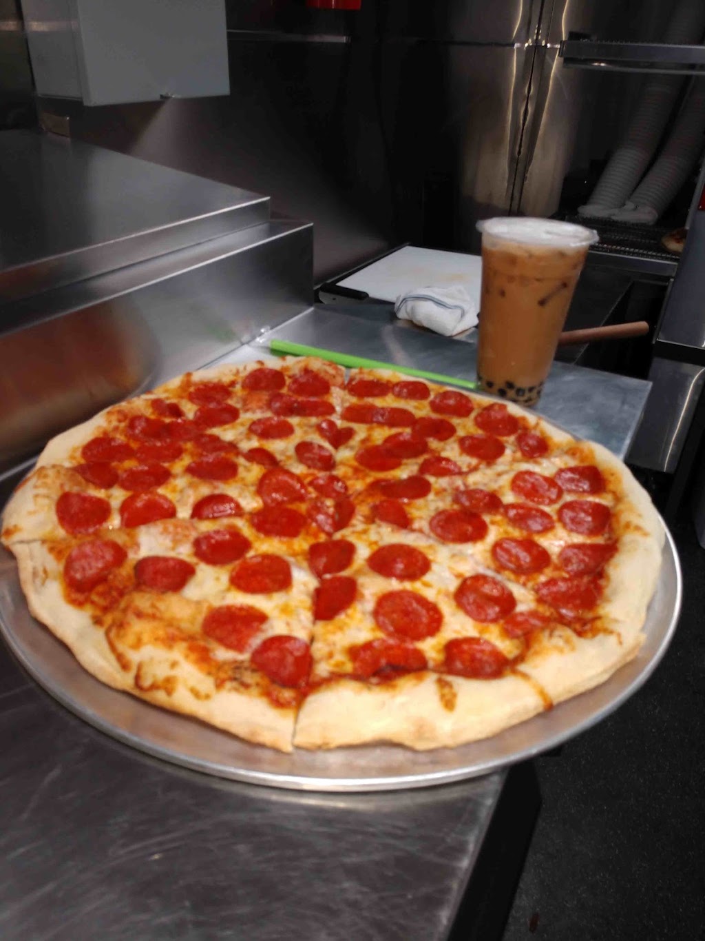 Its the Bees Knees Bubble Tea and Pizza | 207 E Market St, Mabank, TX 75147, USA | Phone: (214) 675-7666