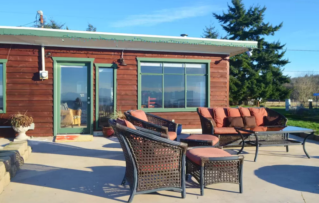 Sunset Beach Cottage | 7358 S Maxwelton Rd, Clinton, WA 98236, USA | Phone: (360) 579-4445