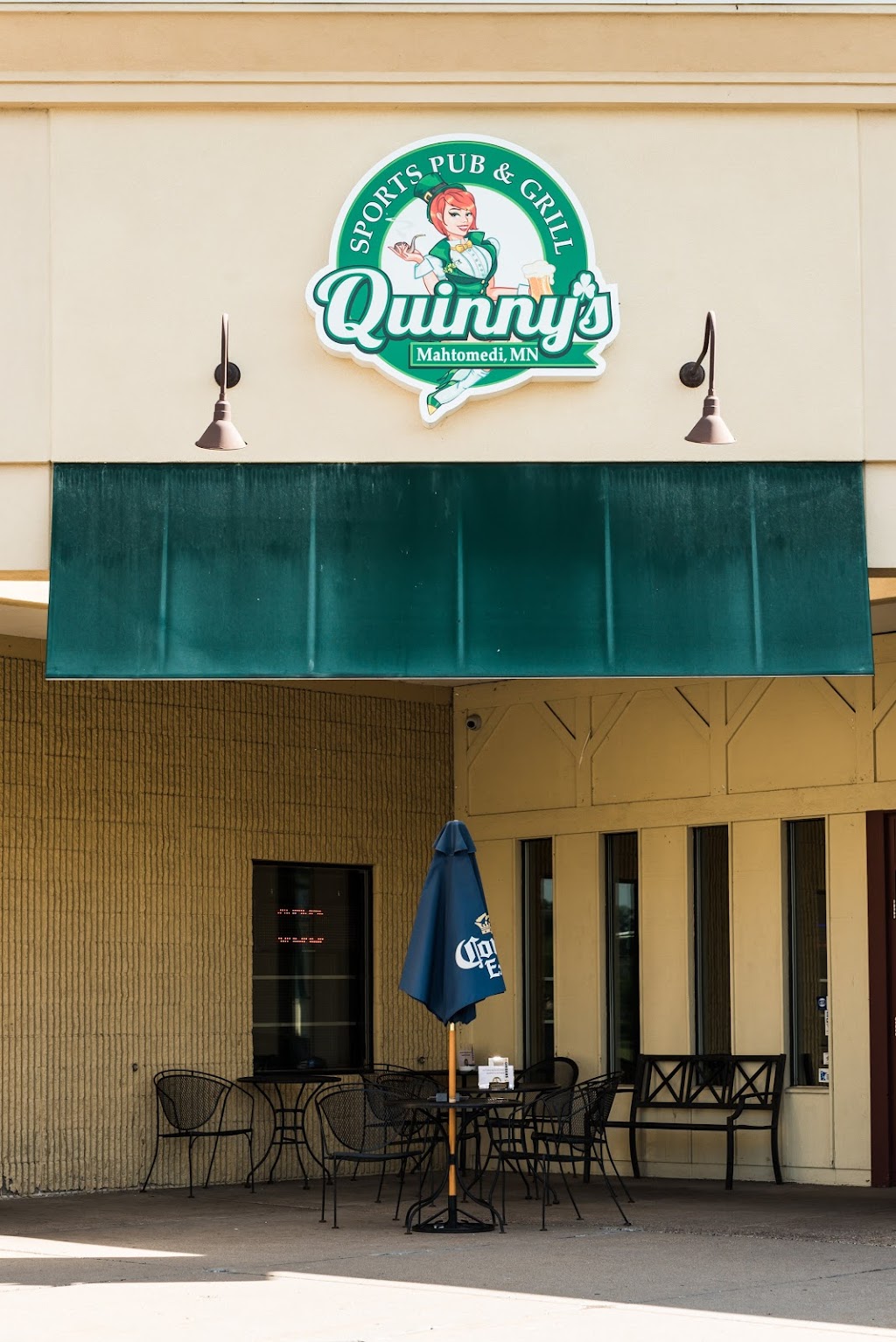 Quinny’s Sports Pub and Grill | 3140 Century Ave N, St Paul, MN 55110, USA | Phone: (651) 770-2443