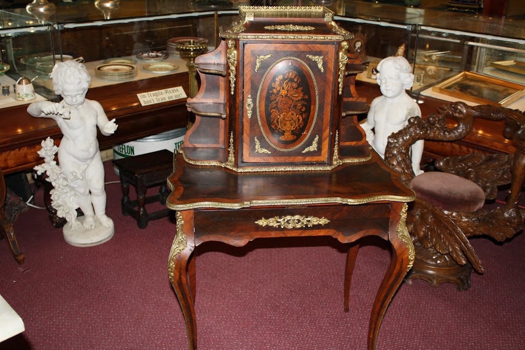 Kelly Schultz Antiques | 10885 Main St, Clarence, NY 14031, USA | Phone: (716) 759-2260