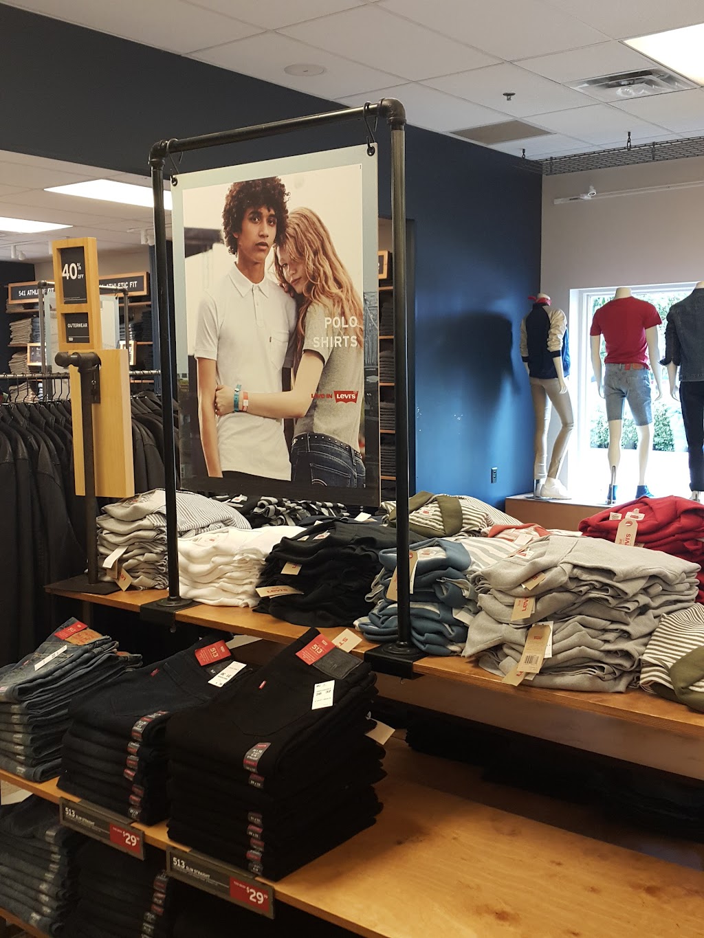 Levi’s Outlet Store | 549 S Chillicothe Rd Suite 392, Aurora, OH 44202, USA | Phone: (330) 562-4902