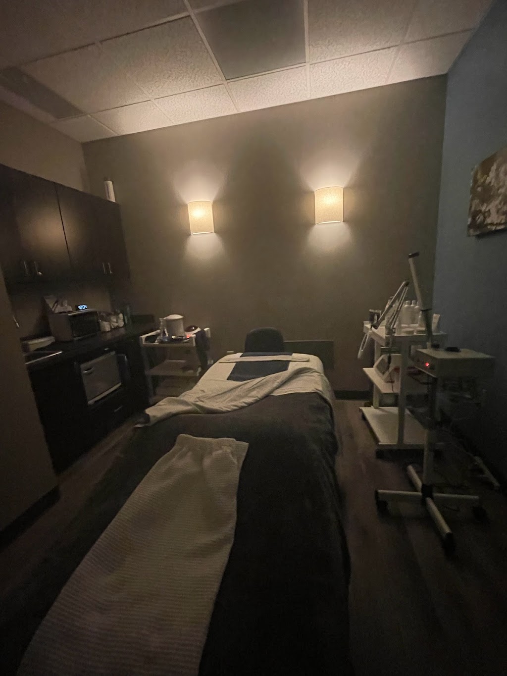 Hand and Stone Massage and Facial Spa | 5004 Gattis School Rd Ste 300, Hutto, TX 78634, USA | Phone: (512) 634-8345