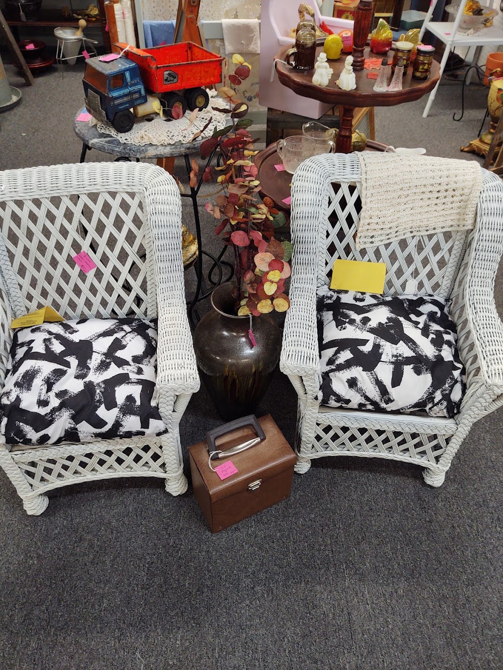 Riverside Centre Antique Mall | 3742 Kellogg Ave, Cincinnati, OH 45226, USA | Phone: (513) 996-2014