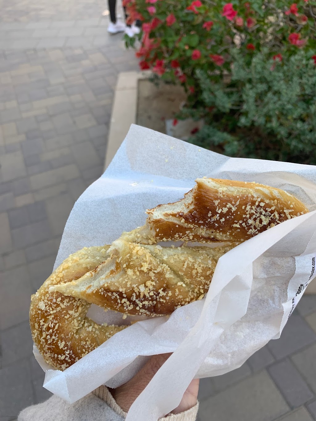 Wetzels Pretzels - Desert Hills #2 | 48400 Seminole Drive Space #KI04, Cabazon, CA 92230, USA | Phone: (951) 922-2687