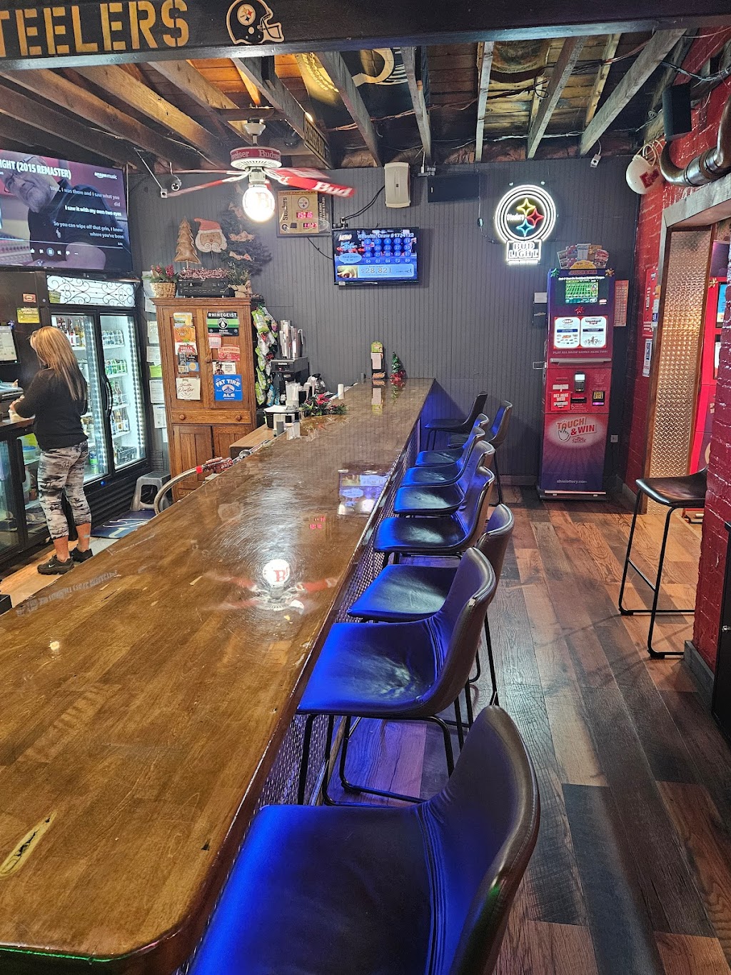 Tuckers Tavern Bar & Grill | 914 Henley St, Toronto, OH 43964, USA | Phone: (740) 537-2209