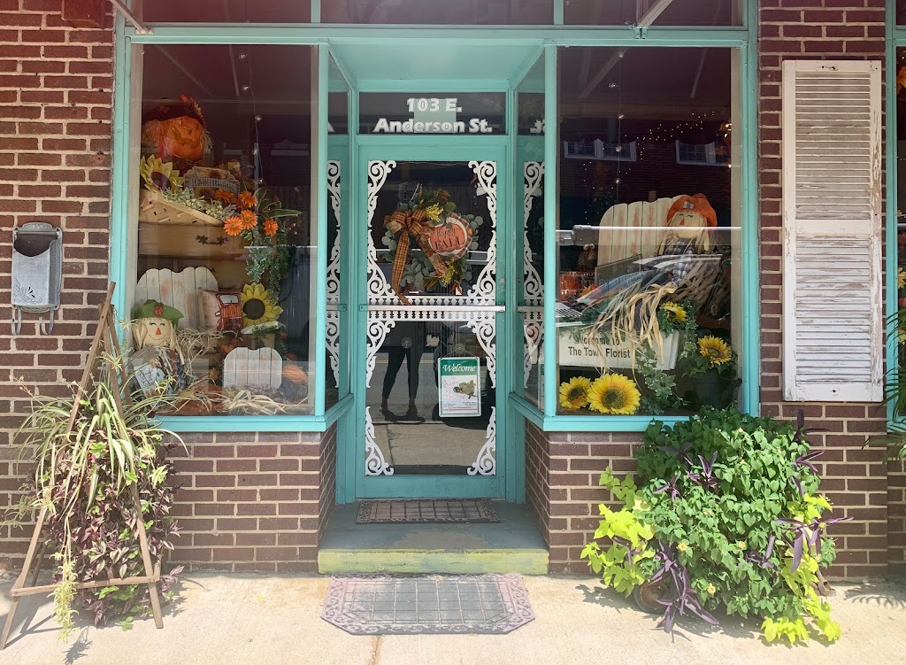 The Town Florist | 109 E Oak St, Selma, NC 27576, USA | Phone: (919) 634-9845