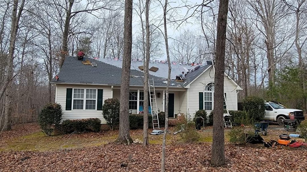 A+ Roofing/Gutter Cleaning & More | 500 Vine Ct, Mebane, NC 27302, USA | Phone: (336) 269-9252