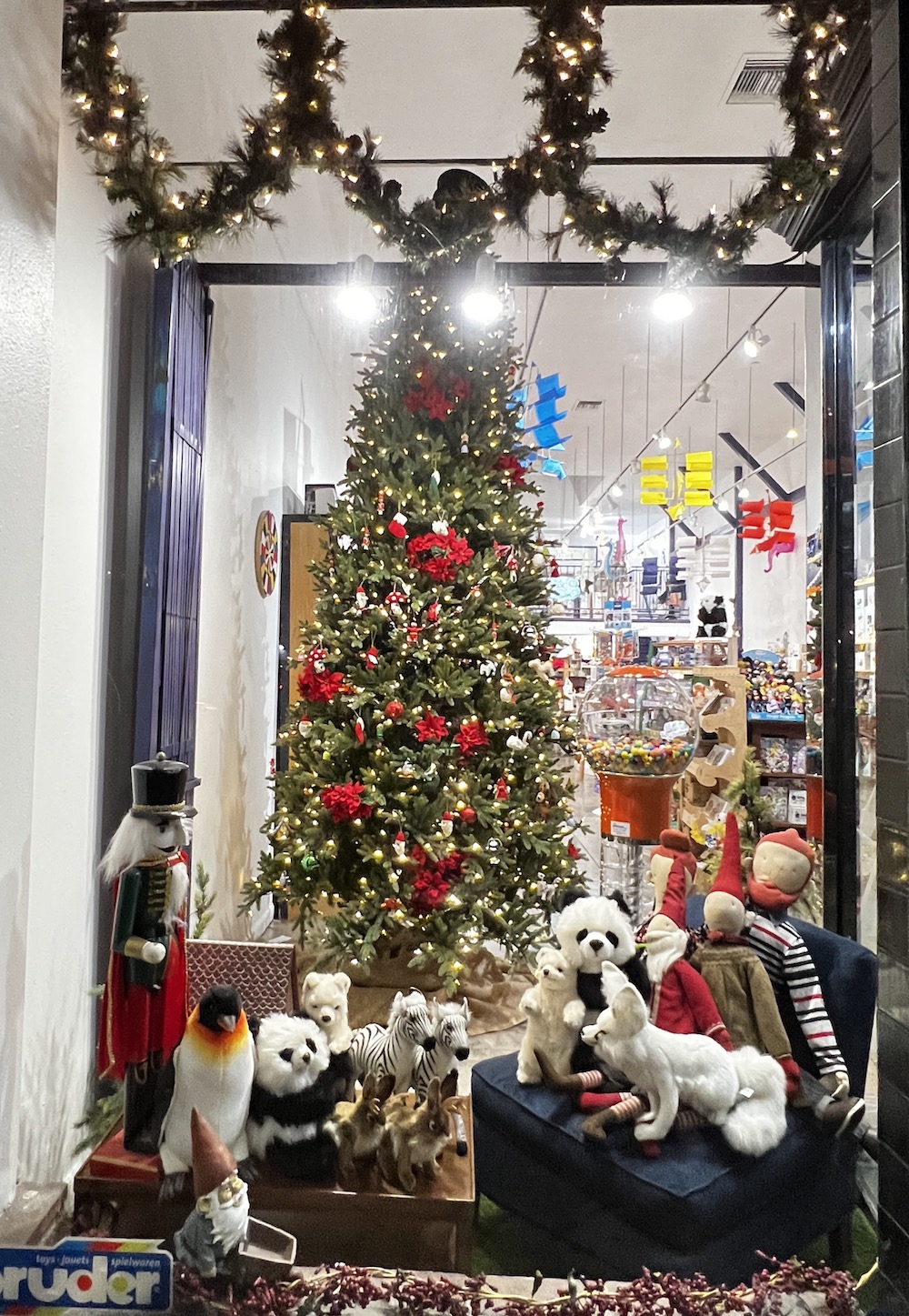 Miracle Mile Toys & Gifts | 452 S La Brea Ave, Los Angeles, CA 90036 | Phone: (323) 879-9161