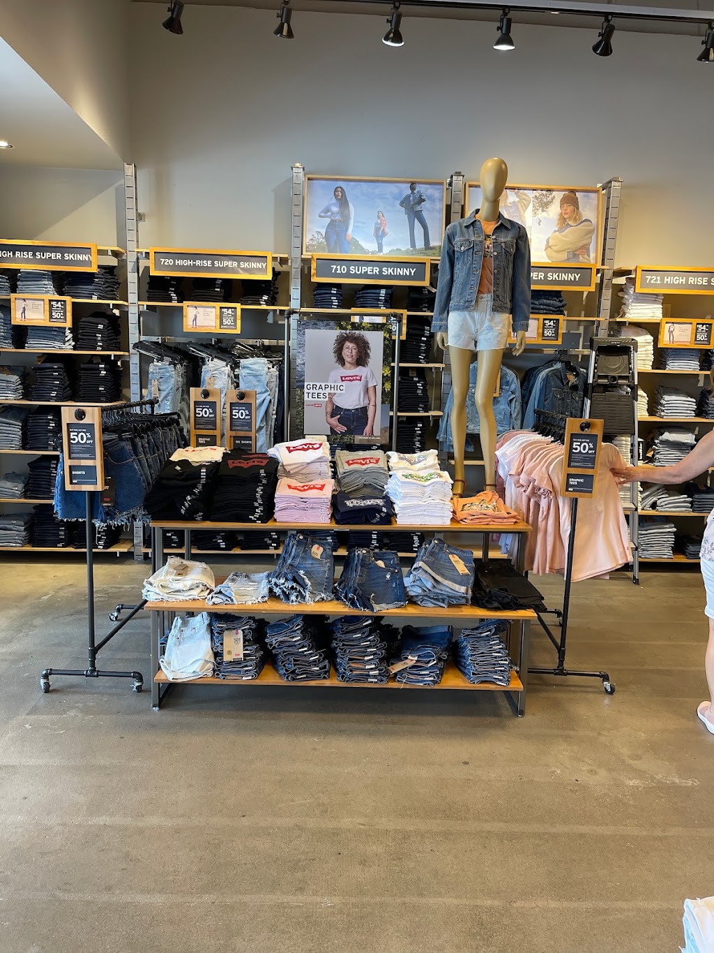 Levis Outlet Store | 2700 FL-16 Suite #400, St. Augustine, FL 32092, USA | Phone: (904) 824-6160